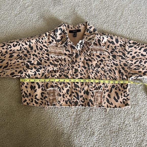 Forever 21 Cropped Distressed Leopard Print Denim Jacket | Size L - Picture 7 of 9